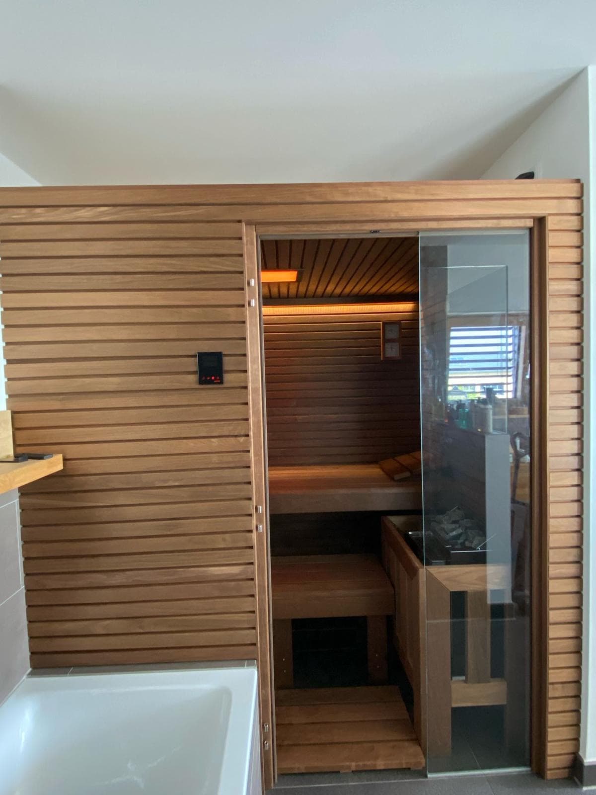 Maßgefertigte Einbausauna in Thermo-Espe